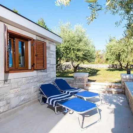 Ferienhaus Fuer 4 Personen Ca 85 Qm In Orebic, Dalmatien Sueddalmatien Casa vacanze