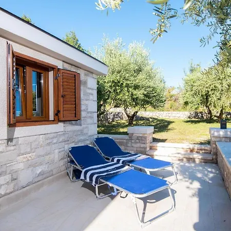 Ferienhaus Fuer 4 Personen Ca 85 Qm In Orebic, Dalmatien Sueddalmatien Casa vacanze Orebić