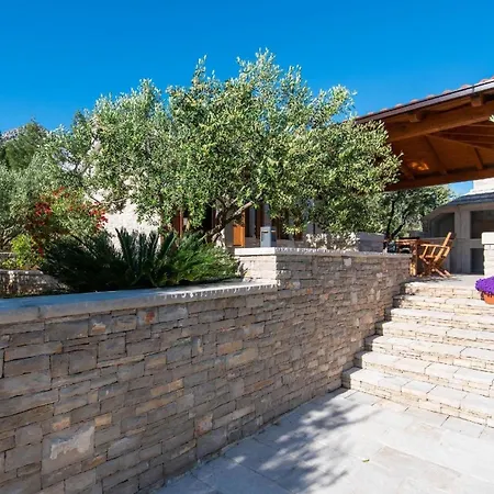 Ferienhaus Fuer 4 Personen Ca 85 Qm In Orebic, Dalmatien Sueddalmatien Casa vacanze *